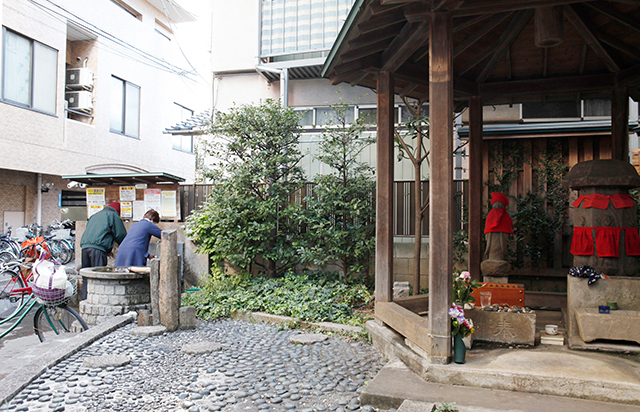 六地蔵のめぐみ黄金の水